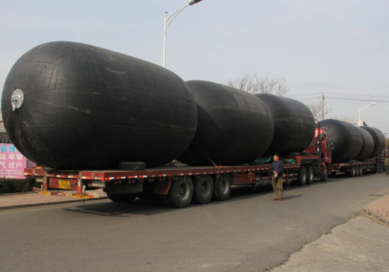 Black Color Sling Type Yokohama Fender For Ship To Ship