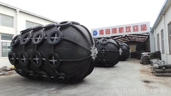 Ship Berthing Pneumatic Rubber Fenders Yokohama 80kpa Boat Net Type