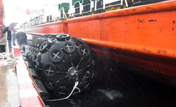Air Tightness Sling Fender Anti Explosion Marine Floating Pneumatic Rubber Fenders